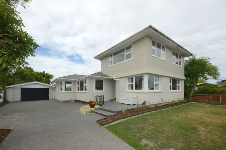 Photo of property in 3 Shirldale Place, Avonhead, Christchurch, 8042