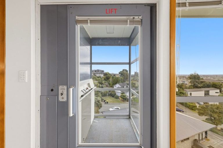 Photo of property in 31 Janice Place, Mount Pleasant, Christchurch, 8081