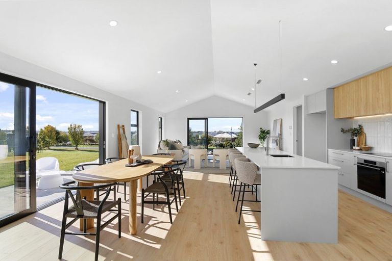 Photo of property in 14 Village Green Drive, Huntingdon, 7774