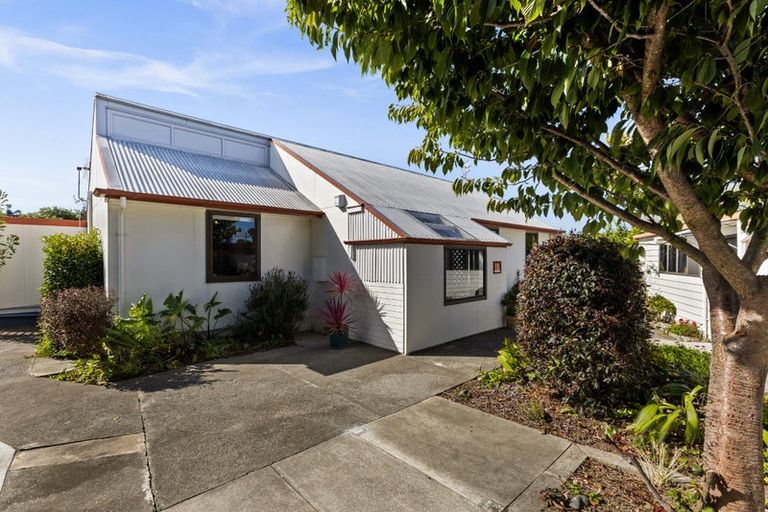 Photo of property in 18 Walton Place, Flaxmere, Hastings, 4120