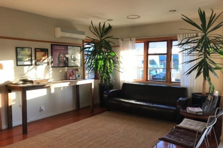 Photo of property in 128 Wilsons Road, Saint Martins, Christchurch, 8022