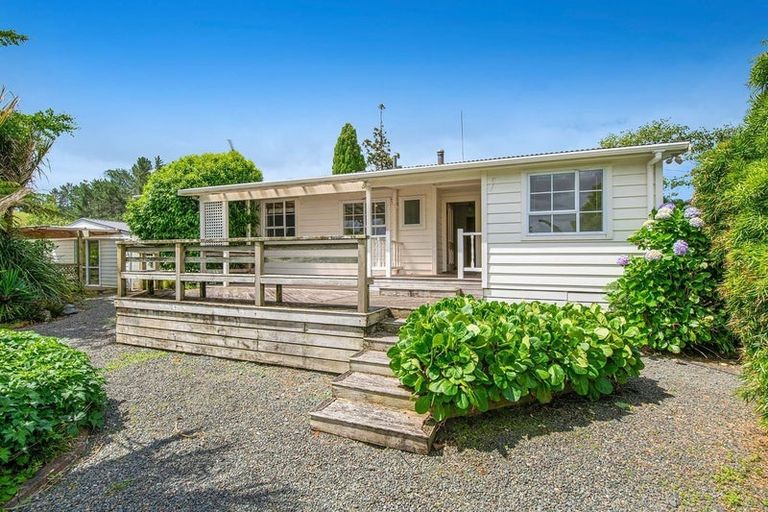 Photo of property in 124 Mahurangi East Road, Snells Beach, 0920