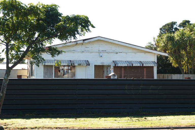 Photo of property in 17 Vine Street, Mangere East, Auckland, 2024