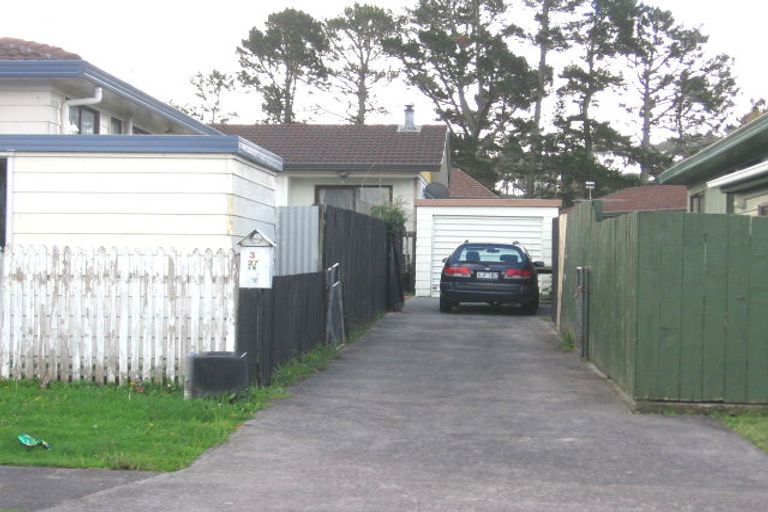 Photo of property in 2/27 Karepo Crescent, Ranui, Auckland, 0612