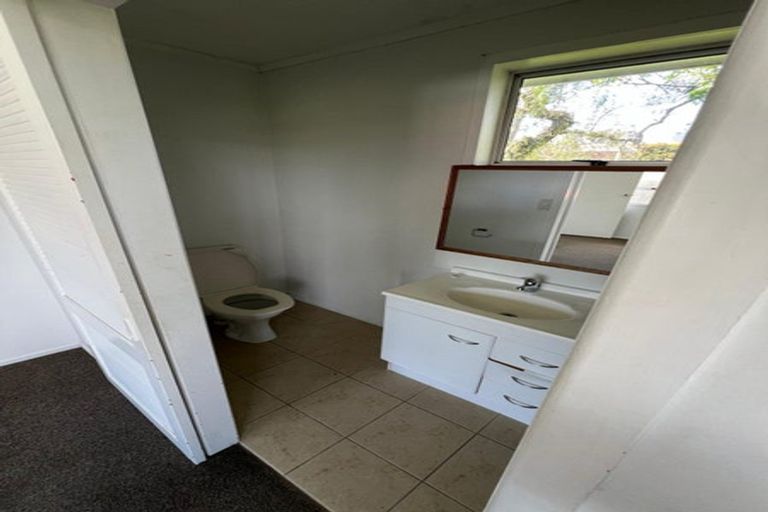 Photo of property in 8 Wylie Avenue, Sunnynook, Auckland, 0620