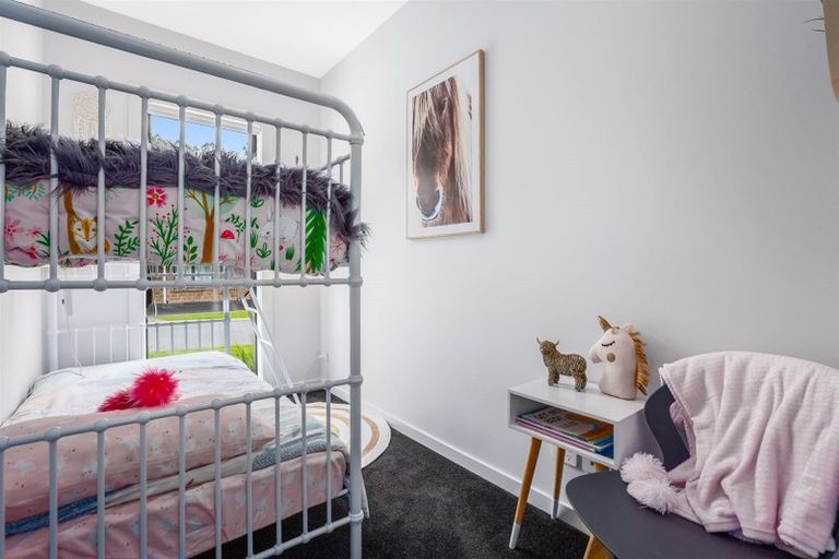 Photo of property in 5 Hull Place, Whitby, Porirua, 5024