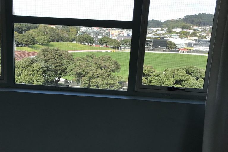 Photo of property in Grandstand Apartments, 10/80u Kent Terrace, Mount Victoria, Wellington, 6011