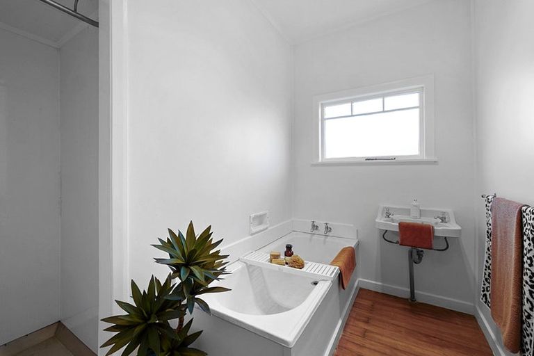 Photo of property in 9d Paynters Avenue, Strandon, New Plymouth, 4312