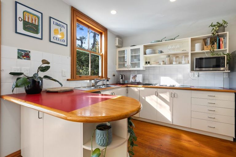 Photo of property in 4 North Terrace, Kelburn, Wellington, 6012