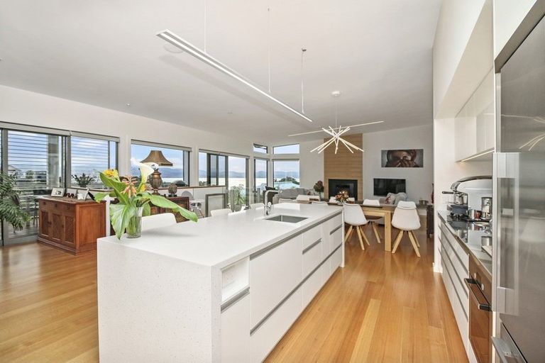 Photo of property in 10 Convent Road, Bluff Hill, Napier, 4110