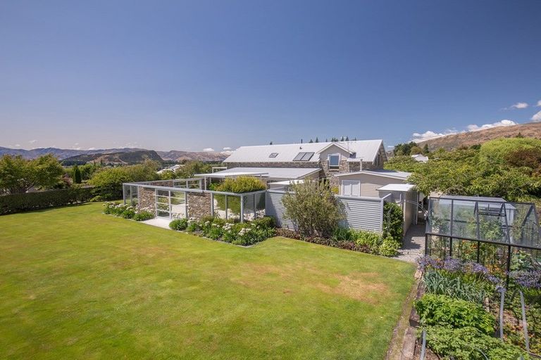 Photo of property in 2 Elderberry Crescent, Wanaka, 9305