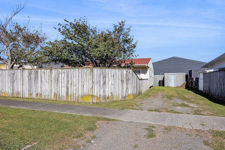 Photo of property in 4 Tannahill Street, Hawera, 4610