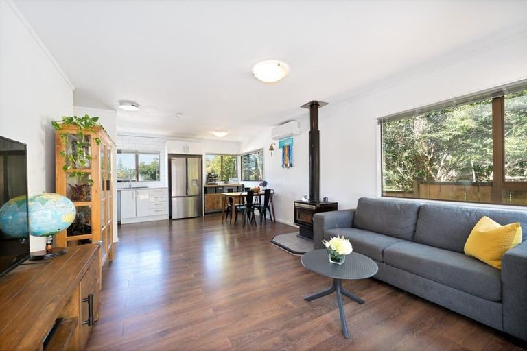 Photo of property in 2/6 Orton Street, Glenfield, Auckland, 0627