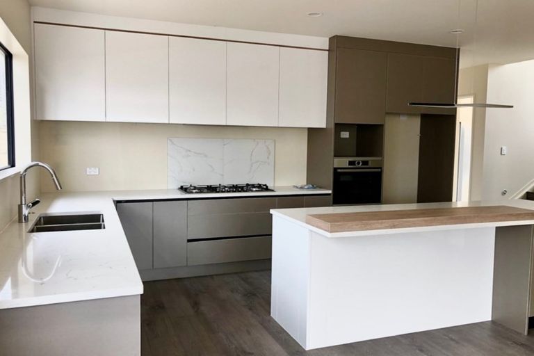 Photo of property in 17 Toanui Road, Hobsonville, Auckland, 0616