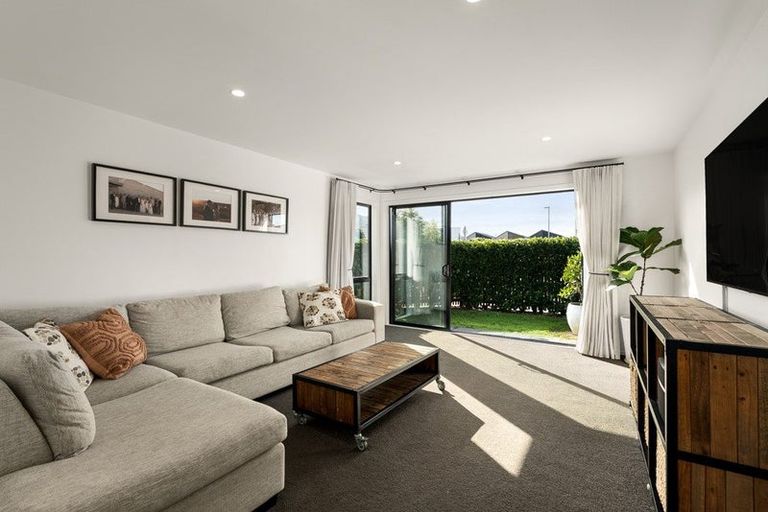 Photo of property in 24 Dignity Street, Papakura, 2110
