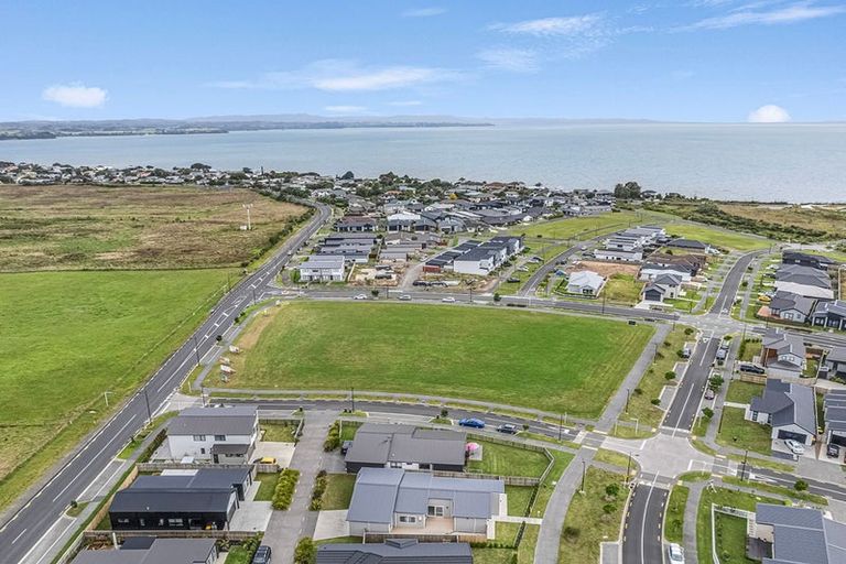 Photo of property in 17 Uatoto Road, Clarks Beach, 2122