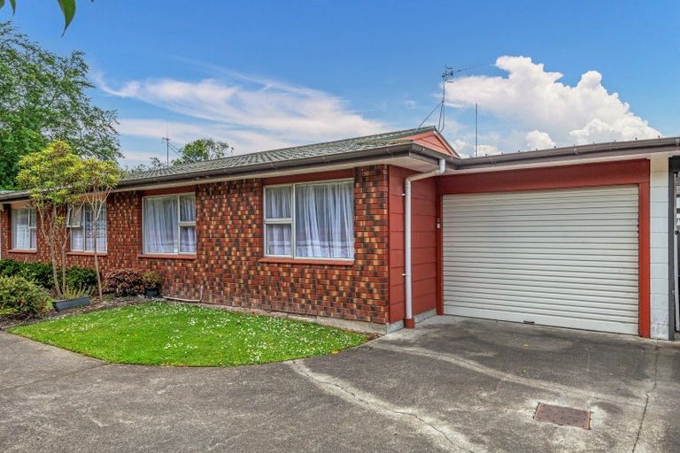 Photo of property in 2/102 Heretaunga Street, Palmerston North, 4414