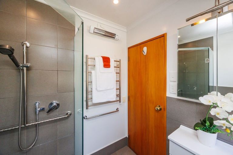 Photo of property in 7 Rosebank Avenue, Kelvin Grove, Palmerston North, 4414