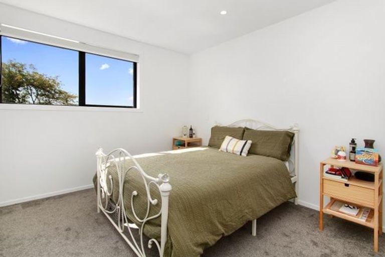 Photo of property in 2/4 Collingwood Street, Waterloo, Lower Hutt, 5011