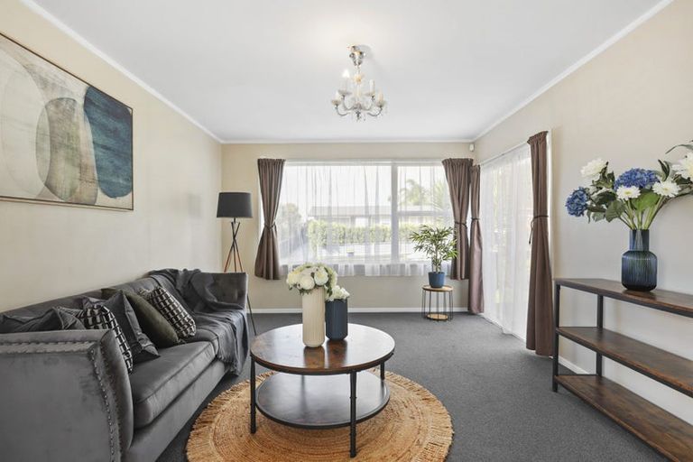 Photo of property in 72 Helena Street, Massey, Auckland, 0614