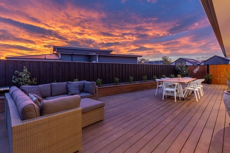 Photo of property in 8 Irvines Track, Halswell, Christchurch, 8025