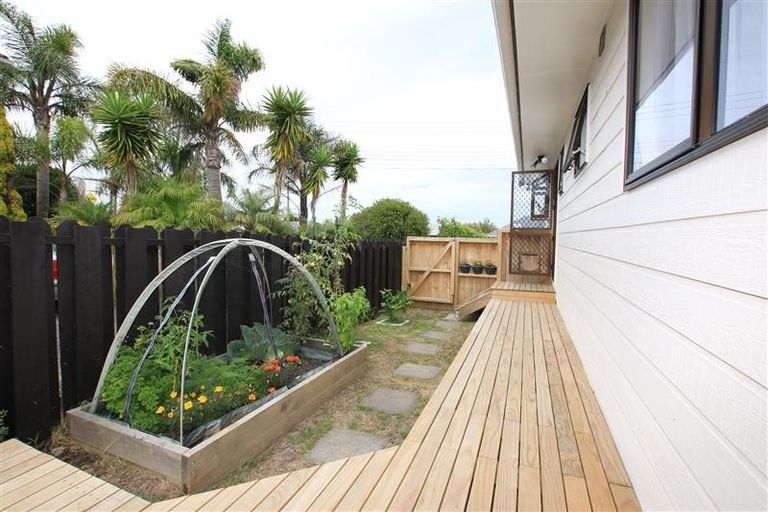 Photo of property in 5 Strid Road, Te Atatu South, Auckland, 0610
