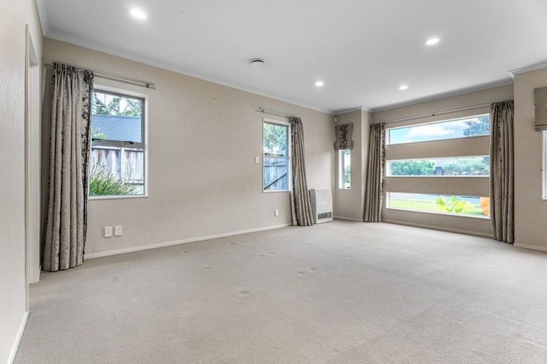 Photo of property in 9 Stranraer Crescent, Wattle Downs, Auckland, 2103
