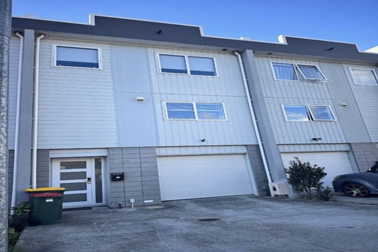 Photo of property in 11 Meritage Lane, Te Atatu South, Auckland, 0610