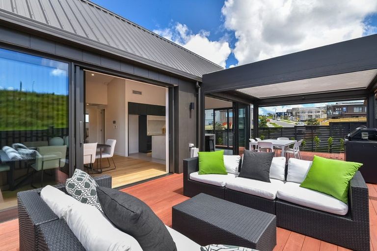 Photo of property in 44 Waitai Close, Long Bay, 0630