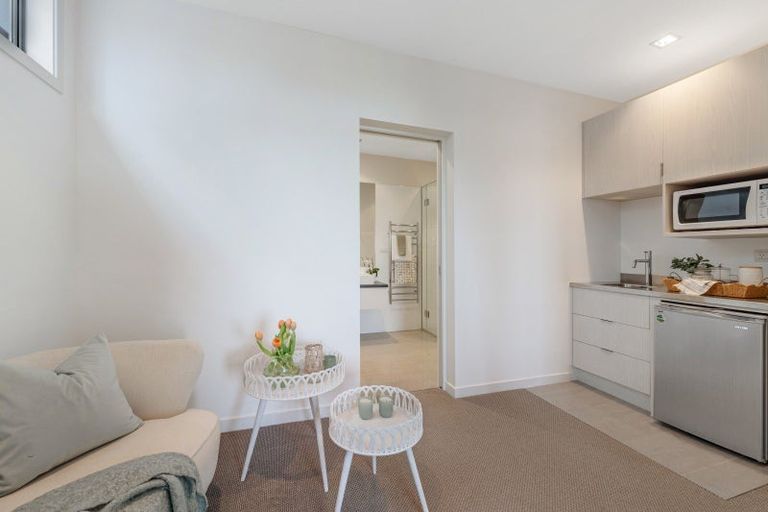 Photo of property in 5a Bucklands Beach Road, Bucklands Beach, Auckland, 2012