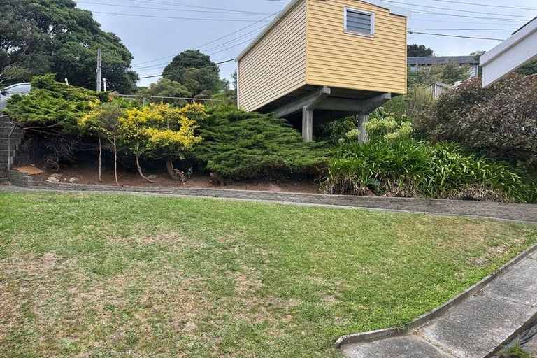 Photo of property in 6 Sidlaw Street, Strathmore Park, Wellington, 6022