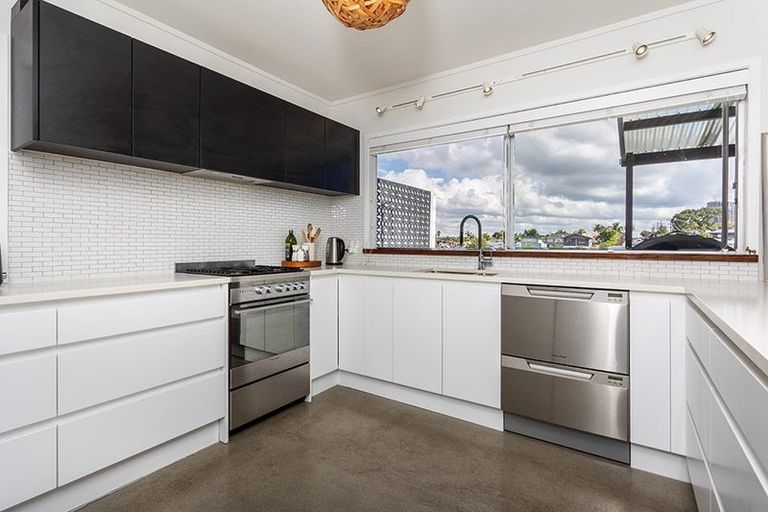Photo of property in 1/23 Hart Road, Hauraki, Auckland, 0622