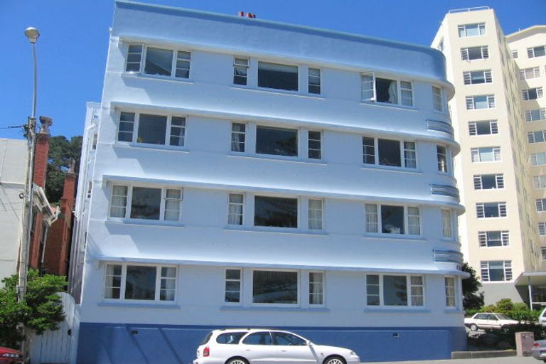 Photo of property in Olympus Flats, 3/280 Oriental Parade, Oriental Bay, Wellington, 6011