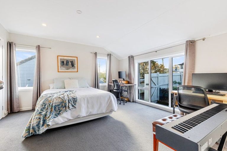 Photo of property in 24 Northall Road, New Lynn, Auckland, 0600