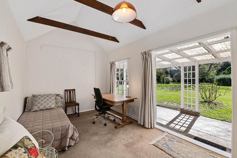 Photo of property in 11 Karaka Grove, Waikanae, 5036