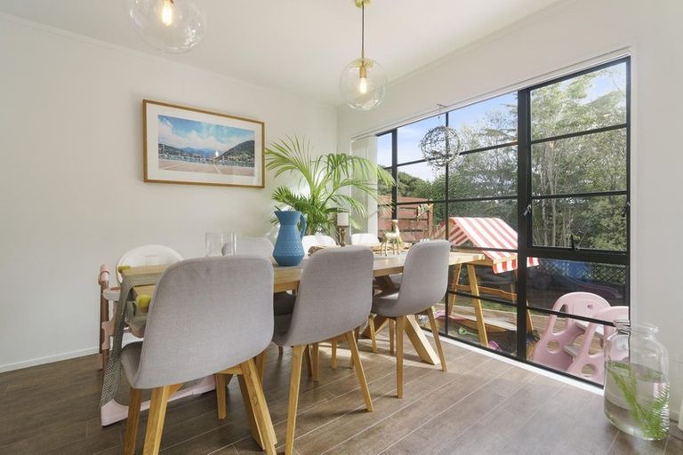 Photo of property in 12a Renata Crescent, Te Atatu Peninsula, Auckland, 0610