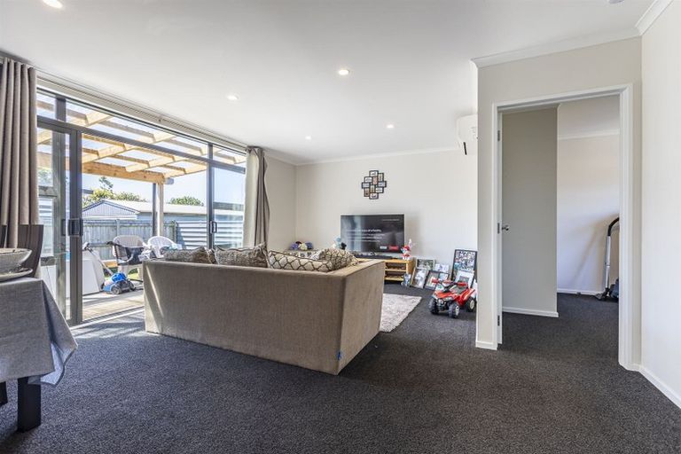 Photo of property in 46 Exeter Crescent, Takaro, Palmerston North, 4412