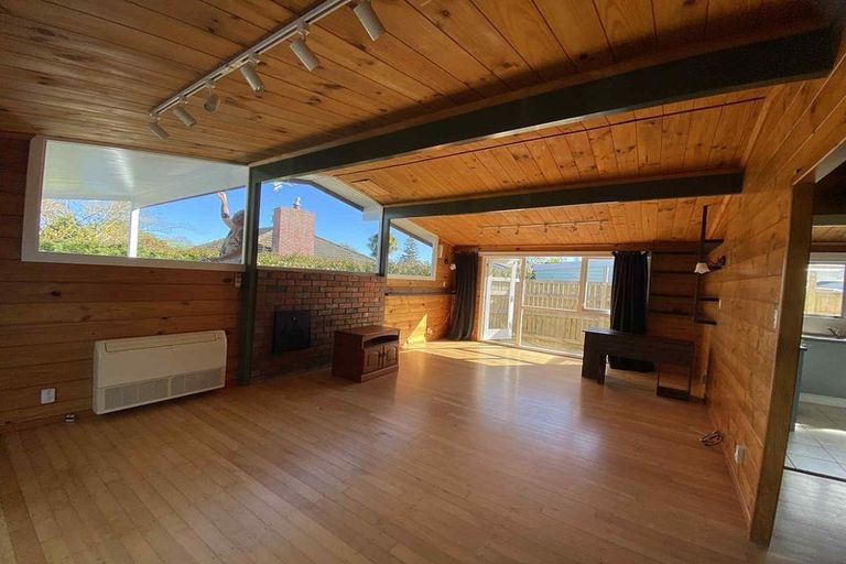 Photo of property in 8-8a Walton Avenue, Waikanae, 5036