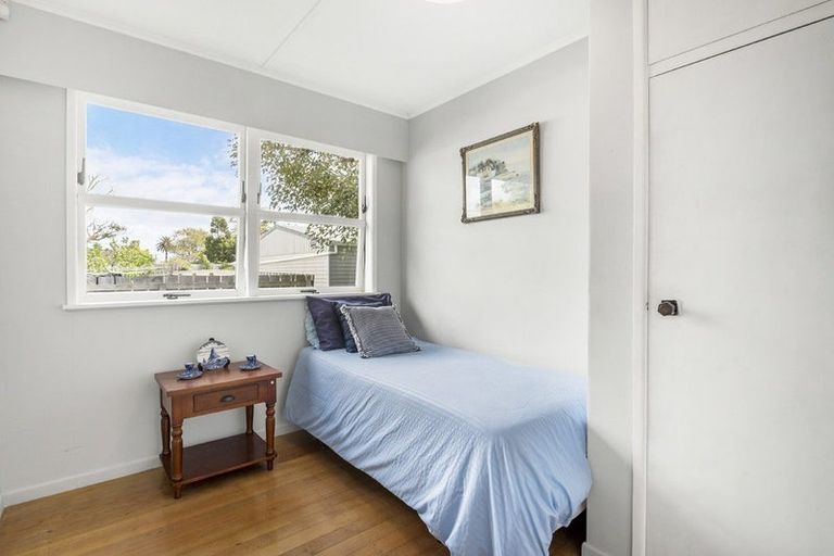 Photo of property in 7 Parakai Avenue, Parakai, 0830