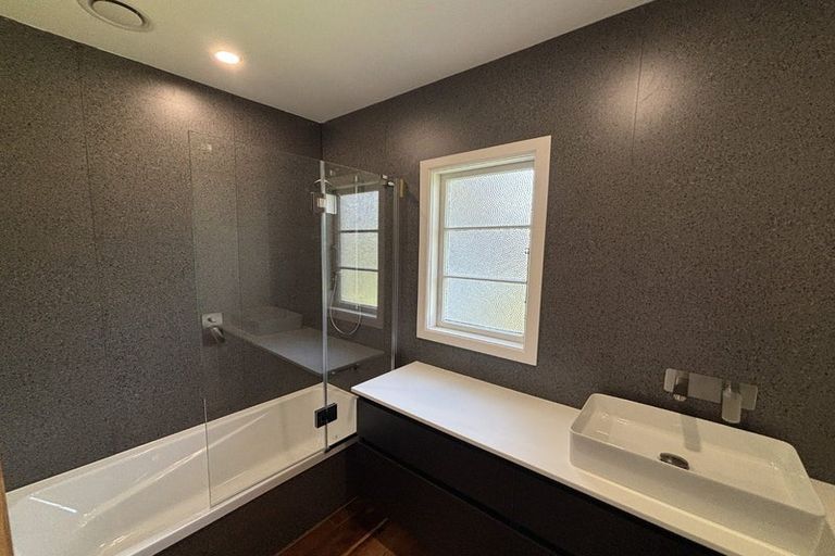 Photo of property in 20 Karaka Street, Merrilands, New Plymouth, 4312