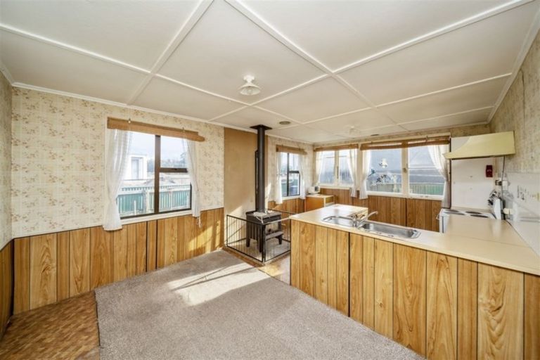 Photo of property in 1 Tawhiti Road, Hawera, 4610