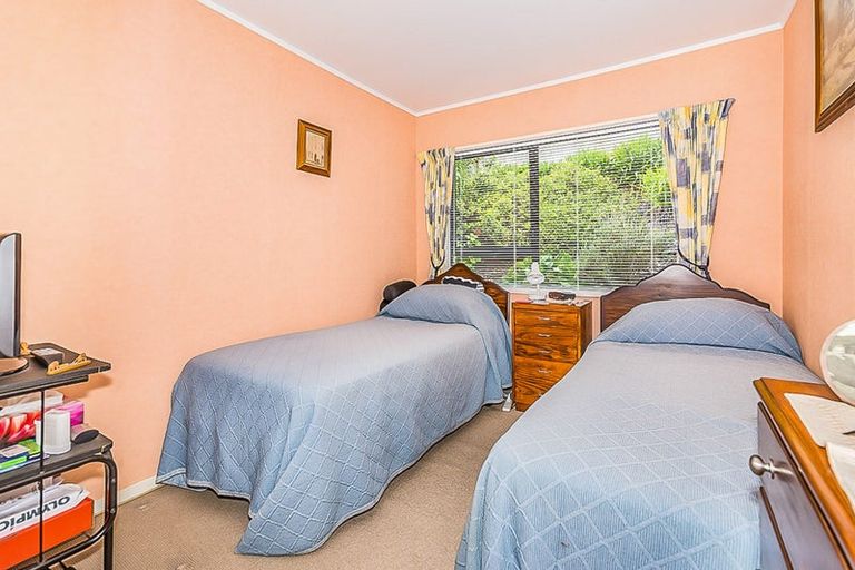 Photo of property in 1/10 Chedworth Drive, Glenfield, Auckland, 0629