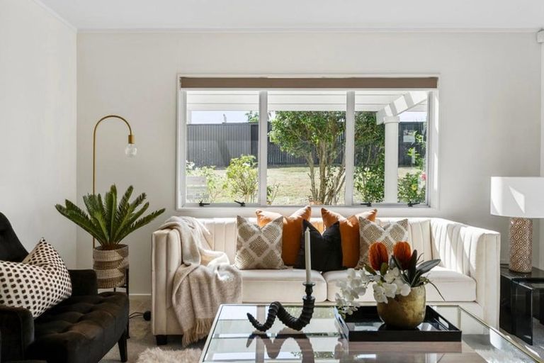 Photo of property in 16 Whitford Road, Howick, Auckland, 2014