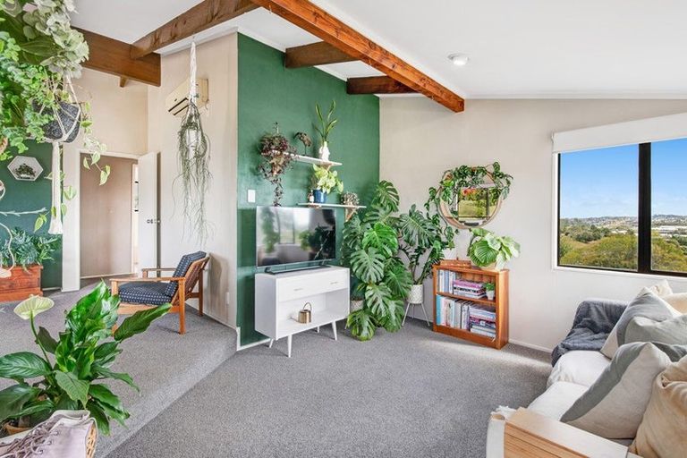 Photo of property in 22 Moffat Road, Red Beach, 0932