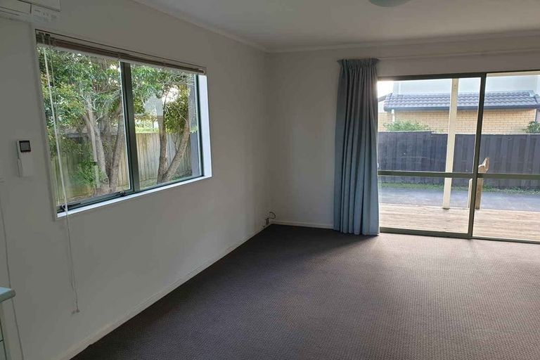 Photo of property in 17a Enderby Drive, Te Atatu Peninsula, Auckland, 0610