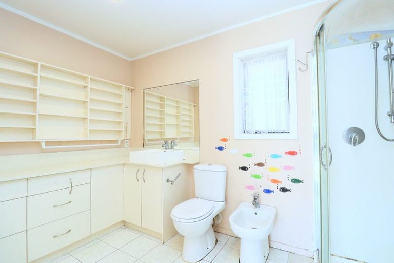 Photo of property in 1 Eroni Clarke Close, Flat Bush, Auckland, 2019