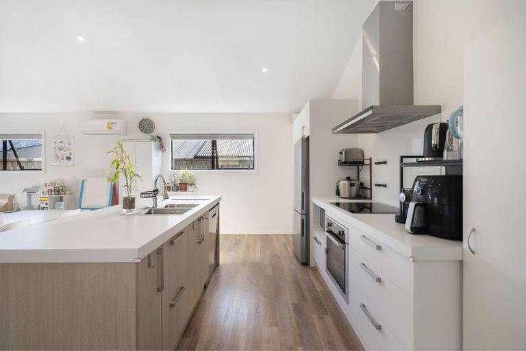 Photo of property in 13 Leicester Street, Jacks Point, 9371