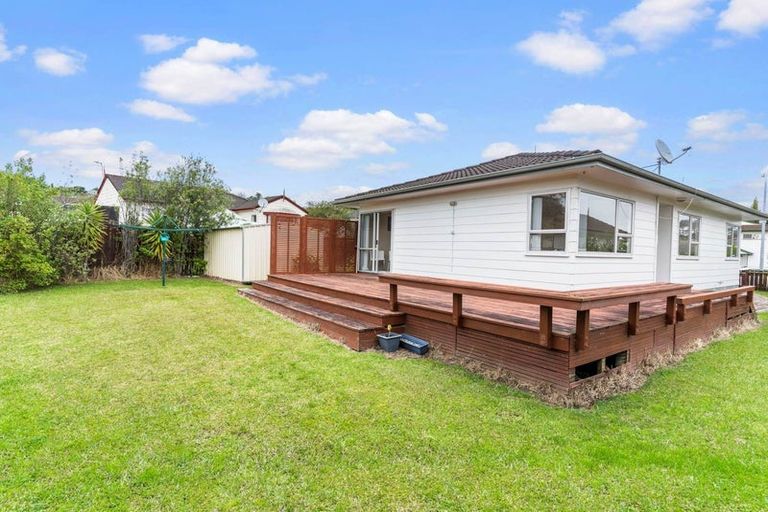 Photo of property in 41 Meadowood Drive, Unsworth Heights, Auckland, 0632