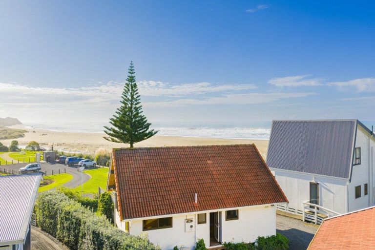 Photo of property in 3432 Pourerere Beach Road, Pourerere, Omakere, 4271