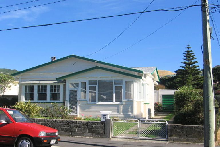 Photo of property in 38 Dr Taylor Terrace, Johnsonville, Wellington, 6037